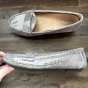 Vionic Larrun Silver Snake Print Leather Loafers Women's‎ 6.5 Wide Flats Shoes
